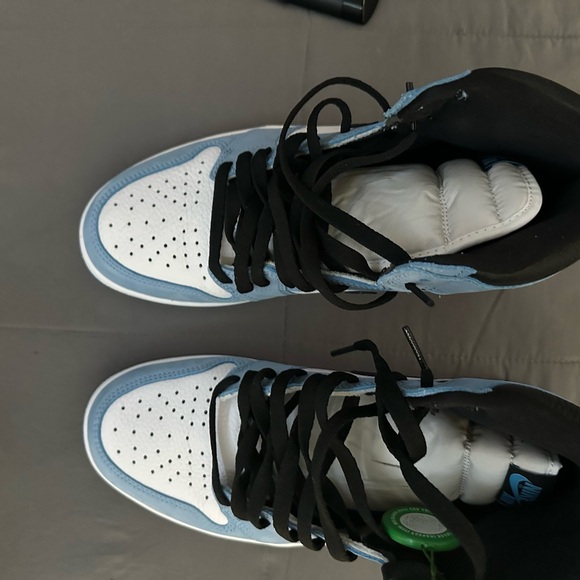 Air Jordan 1 Retro High OG 'University Blue' - Picture 2 of 2